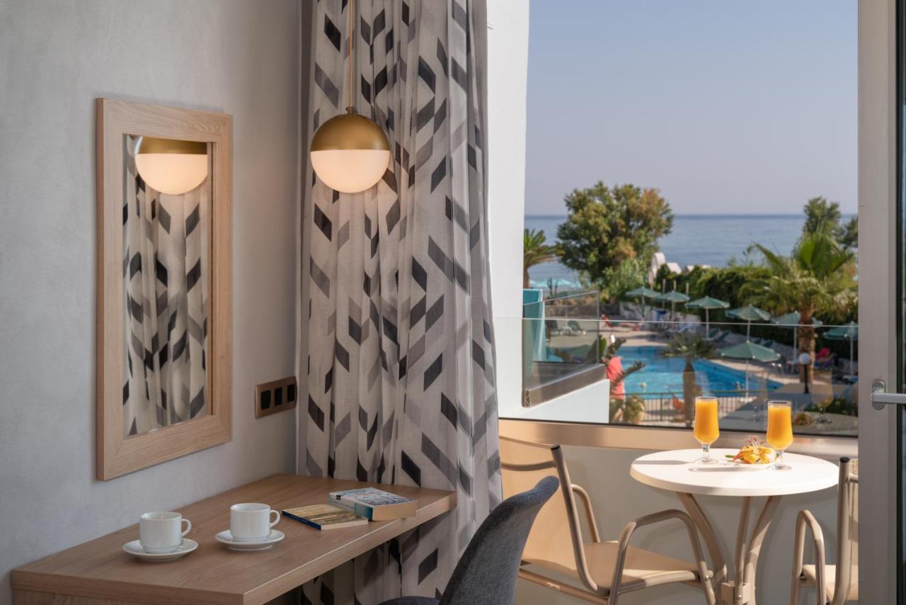 Hotel Kathrin Beach Adelianos Kampos Extérieur photo