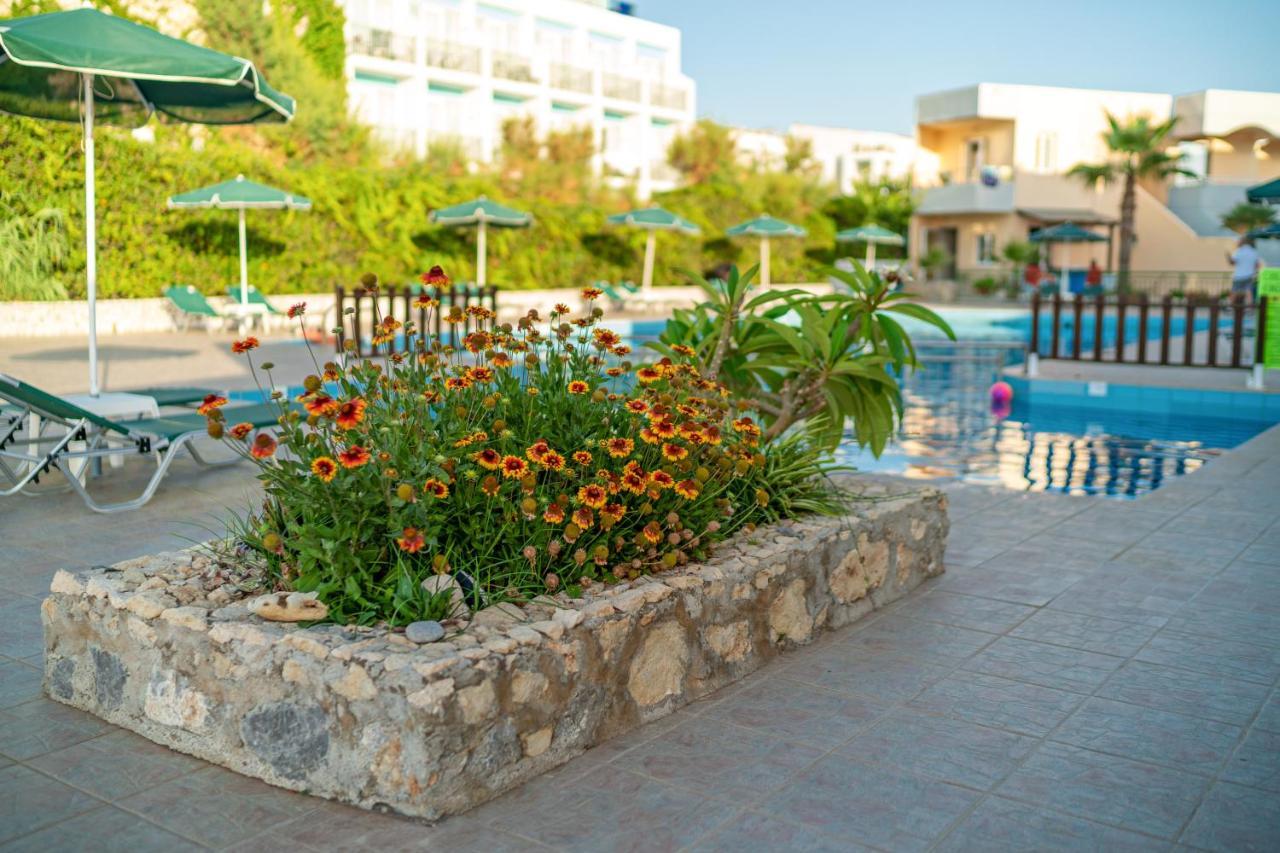 Hotel Kathrin Beach Adelianos Kampos Extérieur photo