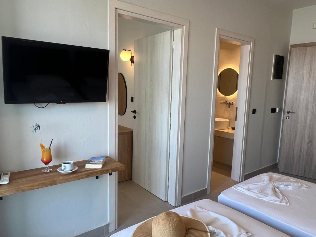 Hotel Kathrin Beach Adelianos Kampos Extérieur photo