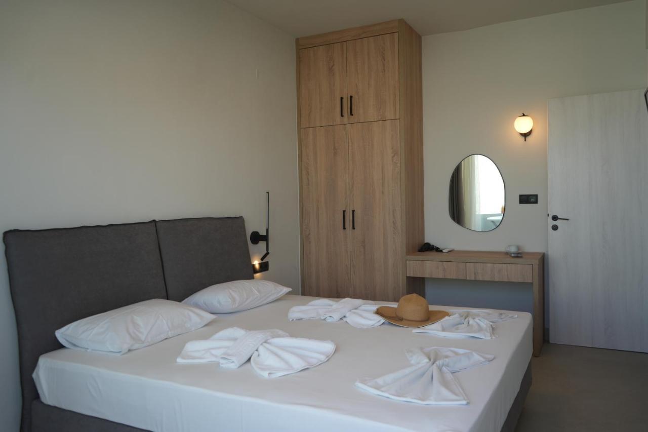 Hotel Kathrin Beach Adelianos Kampos Extérieur photo