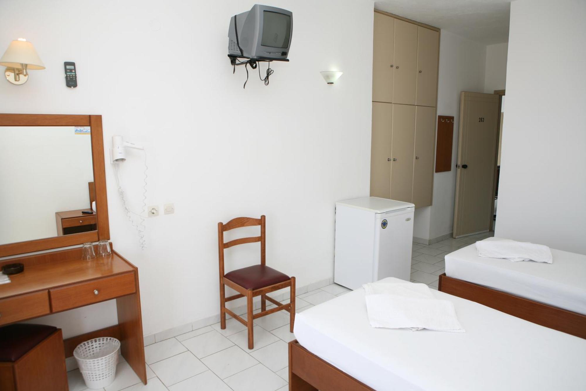 Hotel Kathrin Beach Adelianos Kampos Extérieur photo
